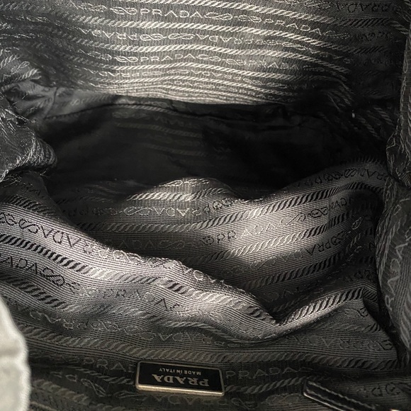 100% authentic PRADA Tessuto Vela Nero
classic medium backpack - Picture 14 of 16